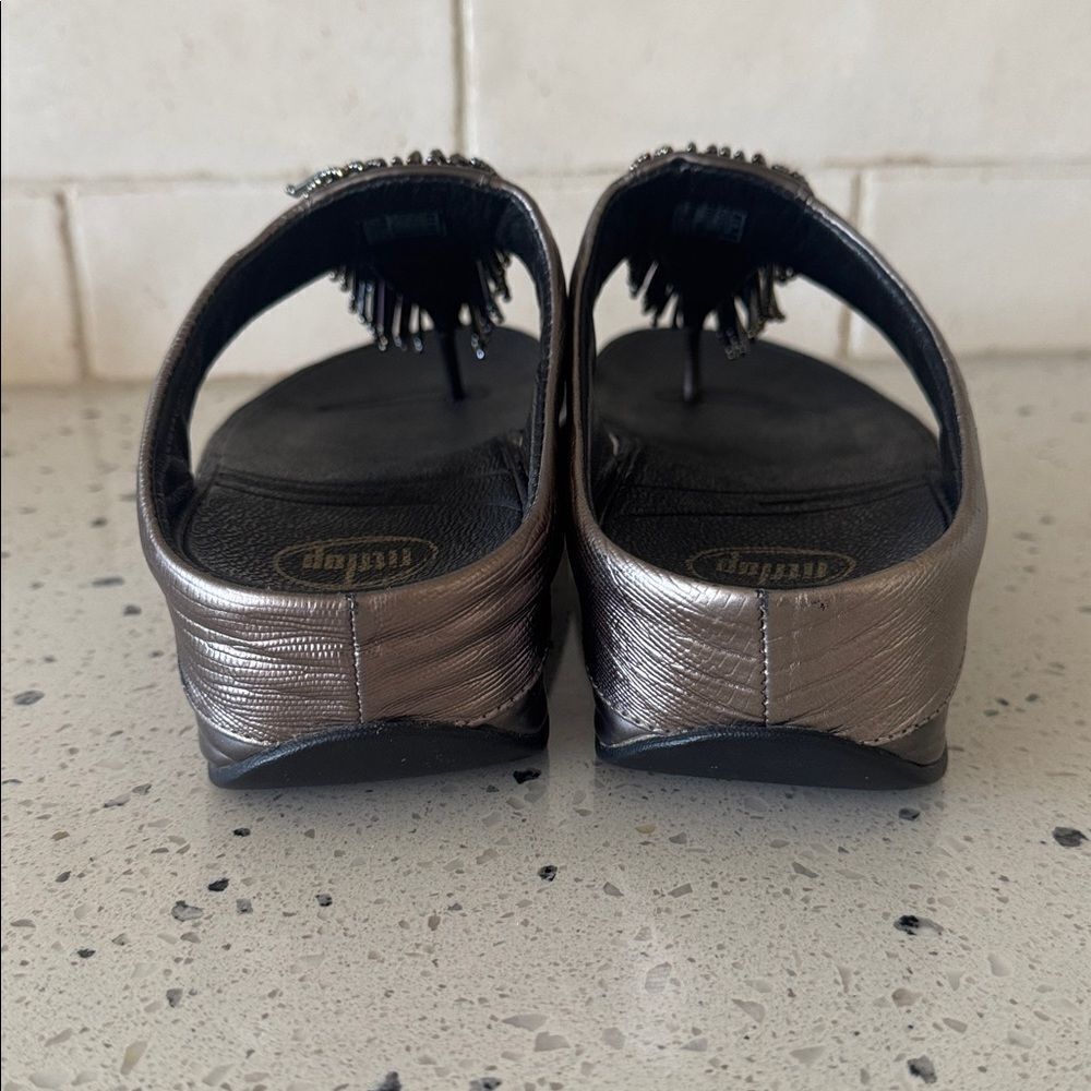 FitFlop Metallic Pewter Beaded Fringe Wedge Thong Comfort Sandals Women’s Size 7 - Picture 10 of 12